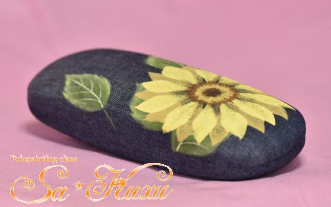 ひまわりのメガネケースminneに出品しています ひまわりのメガネケースminneに出品しています