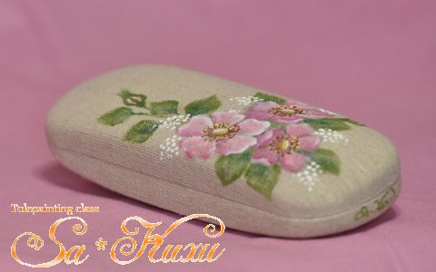 野ばらのメガネケースminneに出品しています 野ばらのメガネケースminneに出品しています