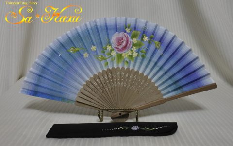 ピンク薔薇の布扇子(青)minneに出品しました ピンク薔薇の布扇子(青)minneに出品しました