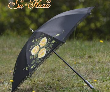 黄薔薇の日傘(黒)minneに出品しています 黄薔薇の日傘(黒)minneに出品しています