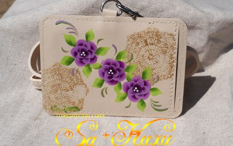 紫の花のカードホルダーminneに出品しています 紫の花のカードホルダーminneに出品しています