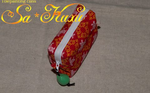 キルト模様のボックスポーチ(赤)minneに出品しています キルト模様のボックスポーチ(赤)minneに出品しています