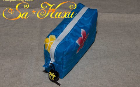 プルメリアのボックスポーチ青minneに出品しています プルメリアのボックスポーチ青minneに出品しています