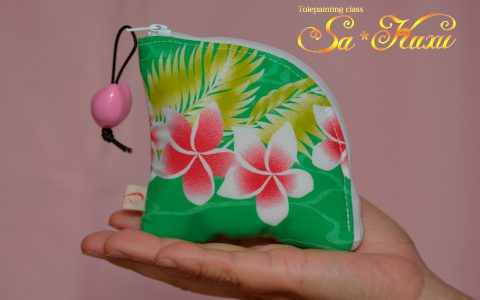 プルメリアのフラットポーチミニ(黄緑)minneに出品しました プルメリアのフラットポーチミニ(黄緑)minneに出品しました