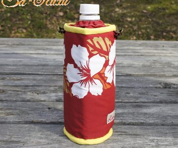 ハイビスカスのペットボトルケース(赤)minneに出品しています ハイビスカスのペットボトルケース(赤)minneに出品しています