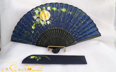 黄薔薇の布扇子(濃紺)ケース付minneに出品しました 黄薔薇の布扇子(濃紺)ケース付minneに出品しました