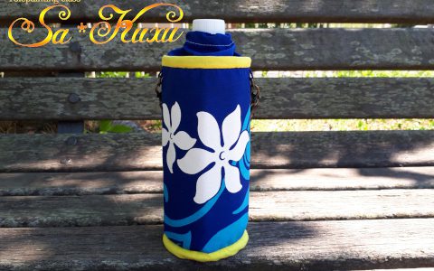 白ティアレのペットボトルケース(紺)minneに出品しました 白ティアレのペットボトルケース(紺)minneに出品しました