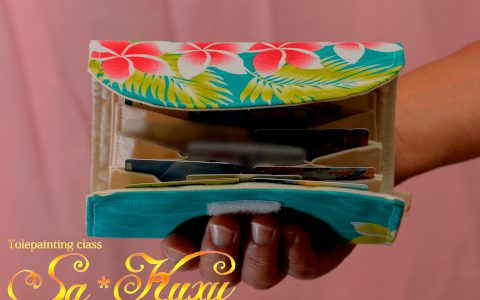 プルメリアのカードケース青緑(ジャバラ)minneに出品しました プルメリアのカードケース青緑(ジャバラ)minneに出品しました