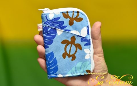 ホヌのフラットポーチ(ミニ)水色minneに出品しています ホヌのフラットポーチ(ミニ)水色minneに出品しています