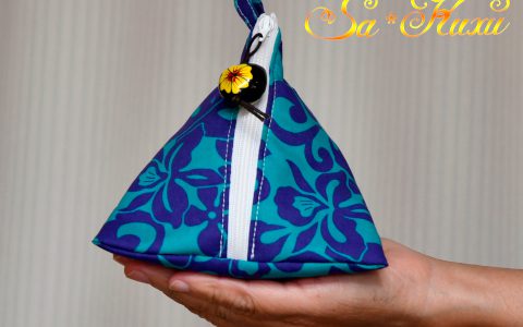 蘭の三角ポーチ(青緑)minneに出品しました 蘭の三角ポーチ(青緑)minneに出品しました