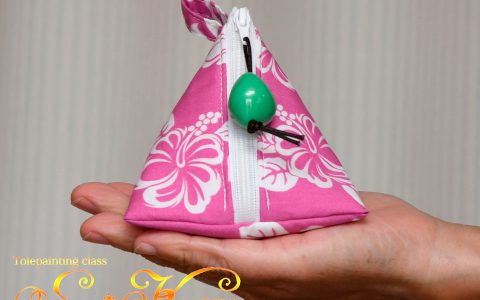 ハイビスカスの三角ポーチ(ピンク)minneに出品しています ハイビスカスの三角ポーチ(ピンク)minneに出品しています