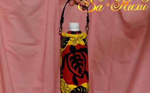 ホヌのペットボトルケース(赤)minneに出品しています ホヌのペットボトルケース(赤)minneに出品しています