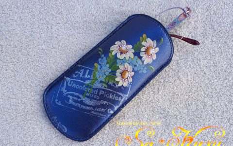 マーガレットのソフトメガネケース・ブルーメタリックminneに出品しています マーガレットのソフトメガネケース・ブルーメタリックminneに出品しています