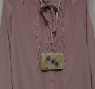 紫の花のカードホルダーminneに出品しています 紫の花のカードホルダーminneに出品しています