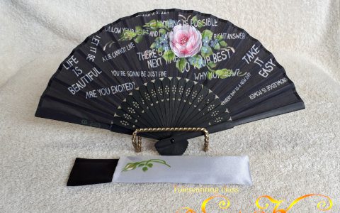 ピンク薔薇の布扇子ミニ(黒/英文字)・ケース付minneに出品しました ピンク薔薇の布扇子ミニ(黒/英文字)・ケース付minneに出品しました