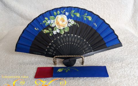 黄薔薇の布扇子ミニ(黒/紺)・ケース付minneに出品しました 黄薔薇の布扇子ミニ(黒/紺)・ケース付minneに出品しました