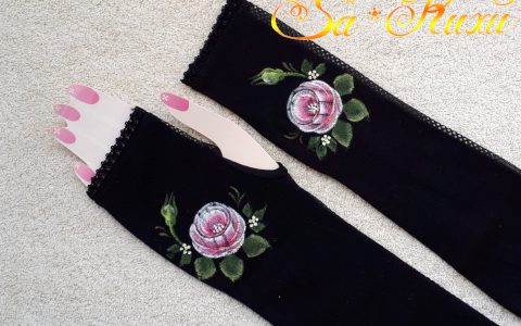 ピンク薔薇の日よけアームカバー(黒)minneに出品しました ピンク薔薇の日よけアームカバー(黒)minneに出品しました