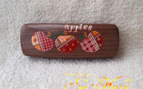 りんごパッチワークのメガネケースminneに出品しています りんごパッチワークのメガネケースminneに出品しています