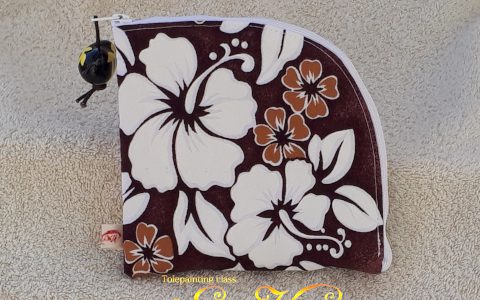 ハイビスカスのフラットポーチ(茶)minneに出品しました ハイビスカスのフラットポーチ(茶)minneに出品しました