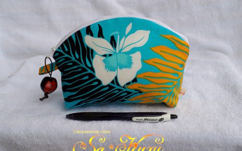 蘭のラウンドポーチ(水色)minneに出品しました 蘭のラウンドポーチ(水色)minneに出品しました