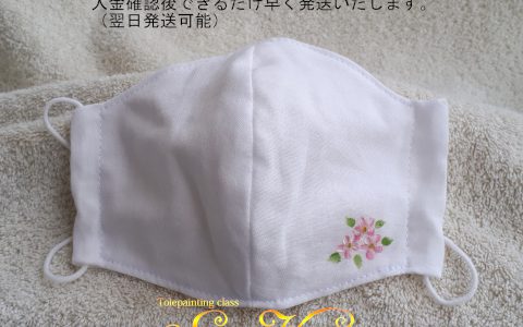 大人用立体ペイント布マスク白(ピンク小花)minneに出品しました 大人用立体ペイント布マスク白(ピンク小花)minneに出品しました