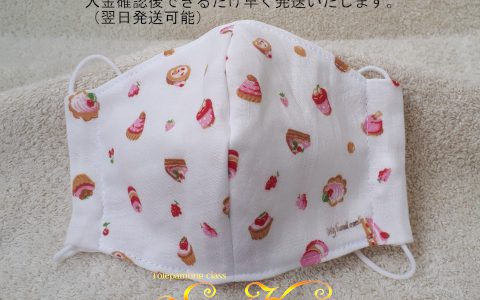 大人用立体布マスク(スィーツ柄白)minneに出品しました 大人用立体布マスク(スィーツ柄白)minneに出品しました