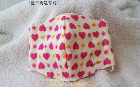 子供用立体布マスク(ハート柄)minneに出品しています 子供用立体布マスク(ハート柄)minneに出品しています