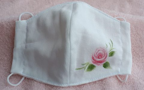 大人用立体布マスク白(ピンク薔薇)minneに出品しました 大人用立体布マスク白(ピンク薔薇)minneに出品しました