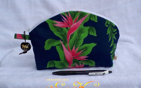 極楽鳥花のラウンドポーチ(紺)minneに出品しました 極楽鳥花のラウンドポーチ(紺)minneに出品しました