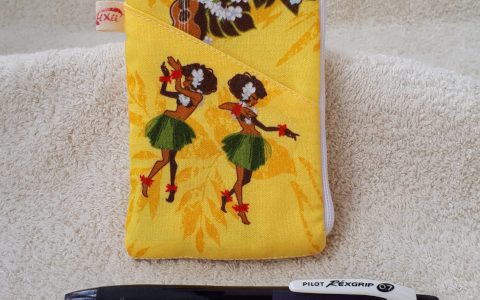 フラガールのフラットポーチ(ミニ)黄minneに出品しています フラガールのフラットポーチ(ミニ)黄minneに出品しています