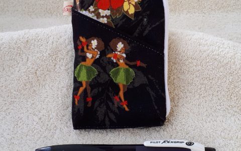 フラガールのフラットポーチ(ミニ)黒minneに出品しました フラガールのフラットポーチ(ミニ)黒minneに出品しました