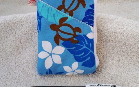 ホヌのフラットポーチ(ミニ)水色minneに出品しました ホヌのフラットポーチ(ミニ)水色minneに出品しました