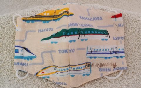 子供用立体布マスク(新幹線、アイボリー)minneに出品しました 子供用立体布マスク(新幹線、アイボリー)minneに出品しました