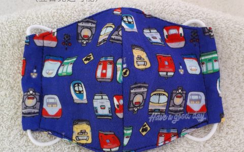 子供用立体布マスク(列車の顔、紺)minneに出品しています 子供用立体布マスク(列車の顔、紺)minneに出品しています
