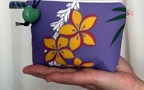 プルメリアの底マチ付ポーチ(紫)minneに出品しています プルメリアの底マチ付ポーチ(紫)minneに出品しています