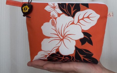 ハイビスカスの底マチ付ポーチ(オレンジ)minneに出品しました ハイビスカスの底マチ付ポーチ(オレンジ)minneに出品しました