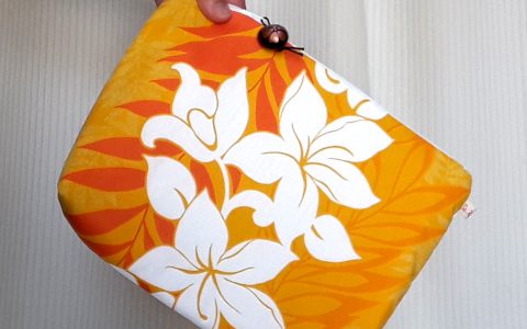 プルメリアの大きめポーチ(黄)minneに出品しました プルメリアの大きめポーチ(黄)minneに出品しました