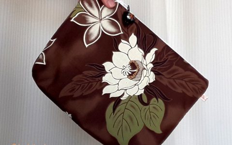 月下美人の大きめポーチ(茶)minneに出品しました 月下美人の大きめポーチ(茶)minneに出品しました