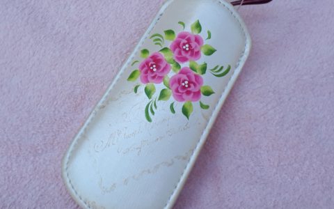 ピンクの花のメガネケース・アイボリーminneに出品しました ピンクの花のメガネケース・アイボリーminneに出品しました