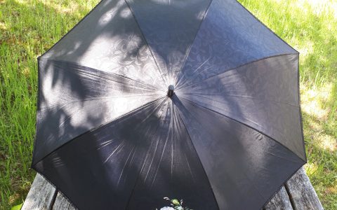 ピンク薔薇の日傘(黒)minneに出品しています ピンク薔薇の日傘(黒)minneに出品しています