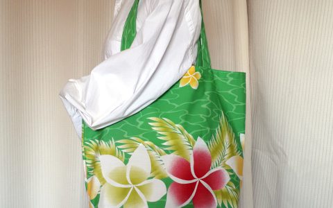 プルメリアの折りたたみエコバッグ(緑)minneに出品しました プルメリアの折りたたみエコバッグ(緑)minneに出品しました