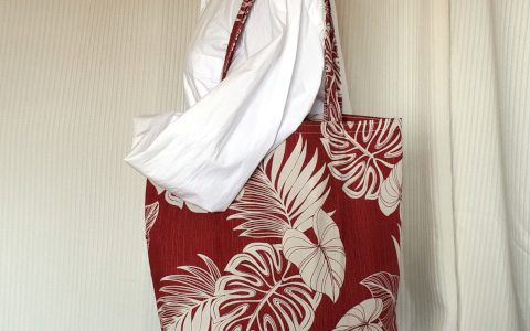 モンステラの折りたたみエコバッグ(赤茶)minneに出品しました モンステラの折りたたみエコバッグ(赤茶)minneに出品しました