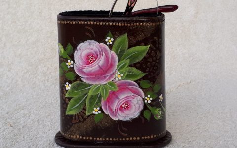 ピンク薔薇のメガネスタンド(茶)minneに出品しました ピンク薔薇のメガネスタンド(茶)minneに出品しました