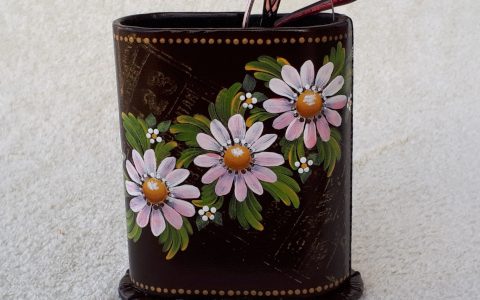 ピンクマーガレットのメガネスタンド(茶)minneに出品しました ピンクマーガレットのメガネスタンド(茶)minneに出品しました