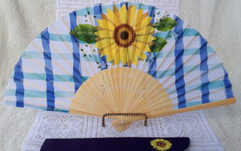 ひまわりの布扇子(青チェック模様)minneに出品しました ひまわりの布扇子(青チェック模様)minneに出品しました