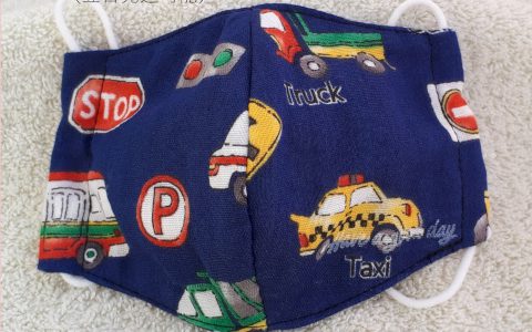 子供用立体布マスク(働く車、紺)minneに出品しています 子供用立体布マスク(働く車、紺)minneに出品しています
