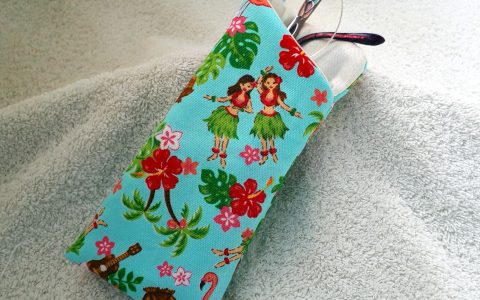 フラガールの布メガネケース(水色)minneに出品しました フラガールの布メガネケース(水色)minneに出品しました